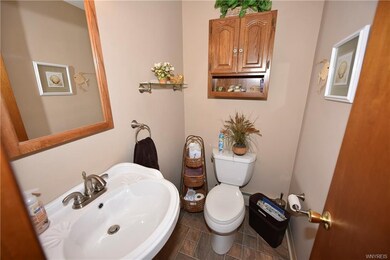 125 Community Dr, North Tonawanda, NY 14120 - photo 4