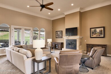 2 Spacious Living Room