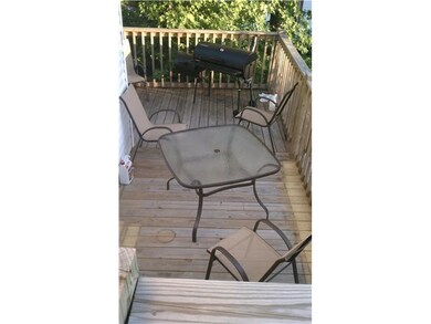 Patio/Deck Entertain friends on this lovely balcon