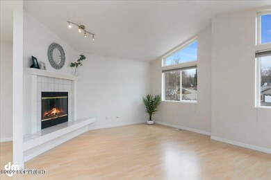 06-Living Room_MAX5911