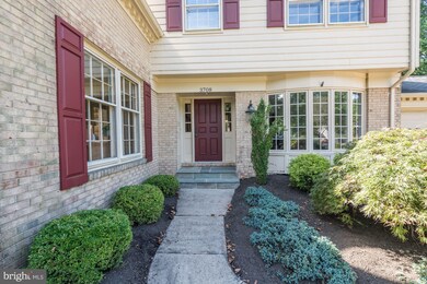 3708 Moss Brooke Ct, Fairfax, VA 22031 - photo 2