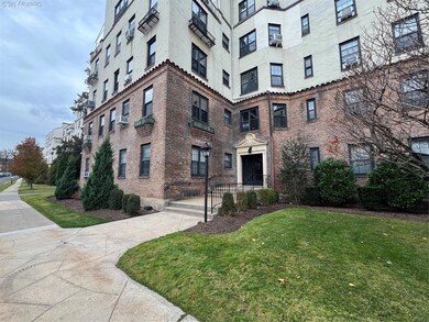 Wykagyl Garden Apartments unit 3-1G, New Rochelle, NY 10804 - photo 4