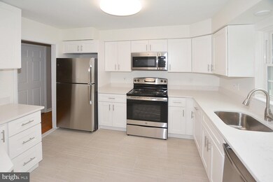 6717 Haycock Rd, Falls Church, VA 22043 - photo 5