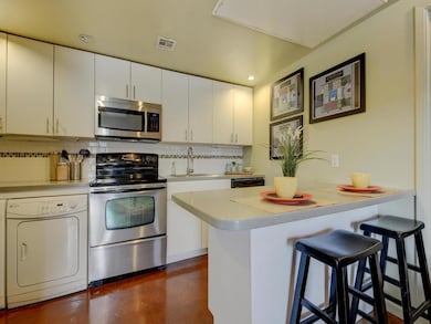 2408 Leon St unit 318, Austin, TX 78705 - photo 3