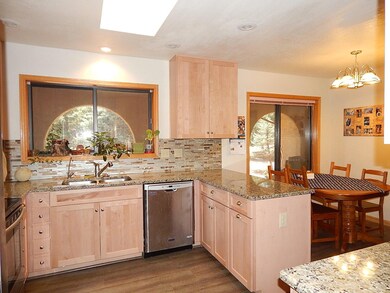 Kitchen-Dining Combo