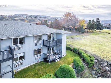 240 Lone Pine Ln unit 2, the Dalles, OR 97058 - photo 4