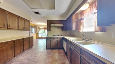 5715 Arncliffe Dr, Houston, TX 77088 - photo 4