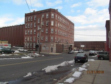 21 Essex St unit 31, Holyoke, MA 01040 - photo 2