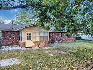 101 S River St, Claxton, GA 30417 - photo 6