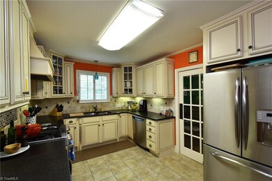 1829 Runnymede Rd, Winston Salem, NC 27104 - photo 5