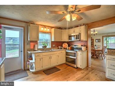 24 Spruce St, Mohnton, PA 19540 - photo 4