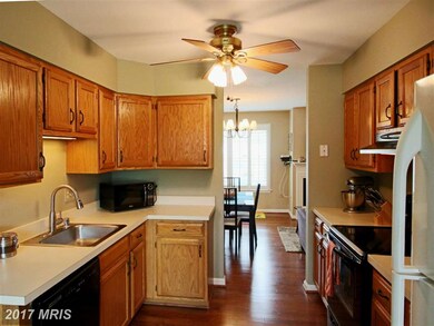 304C Locust St SE unit 14, Vienna, VA 22180 - photo 2