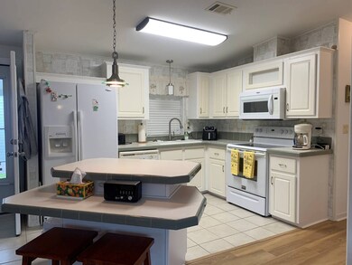 327 Belle Grove St unit 327A, Lake Placid, FL 33852 - photo 2