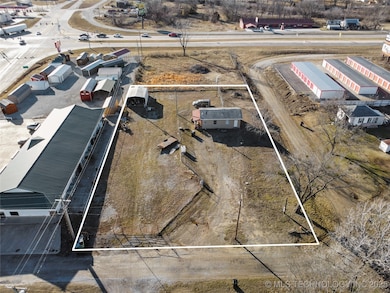 1503 5th St, Henryetta, OK 74437 - photo 2