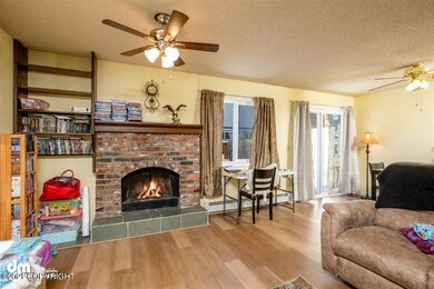 06-Living Room 20210213-DW-5260-Edit-Edi