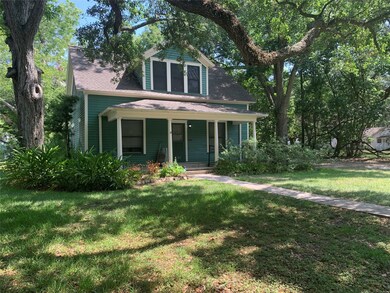 1012 W Adoue St, Alvin, TX 77511 - photo 3