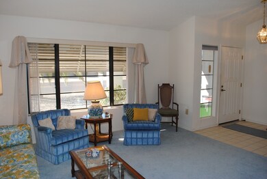 LIVING ROOM/FOYER
