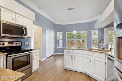 8052 Donegal Ln, Jacksonville, FL 32244 - photo 6