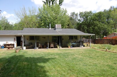 261 Branstetter Ln, Redding, CA 96001 - photo 2