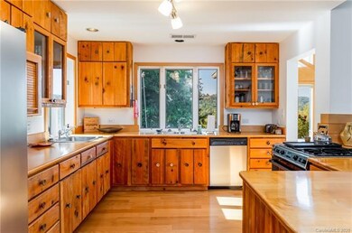 Plenty of storage in the kitchen with customized K