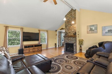 77 Bellingham Rd, Blackstone, MA 01504 - photo 3