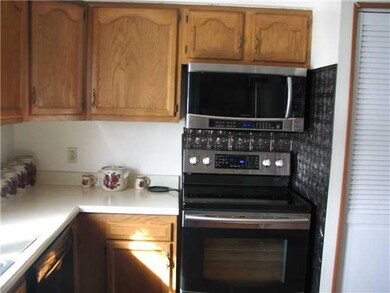 Kitchen New SS Microwave & Stove