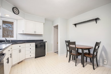 unlisted-address, Sycamore, IL 60178 - photo 7