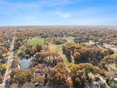 4950 Central #307 St, Kansas City, MO 64112 - photo 2