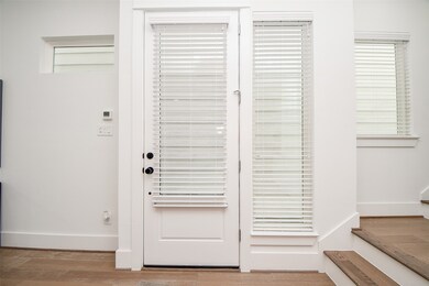 316 Cyclamen St, Houston, TX 77018 - photo 4