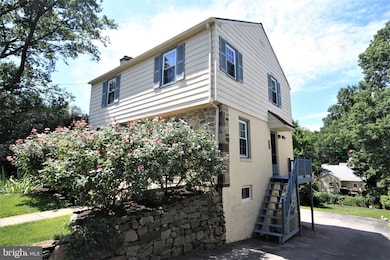 864 Delmont Dr, Wynnewood, PA 19096 - photo 2