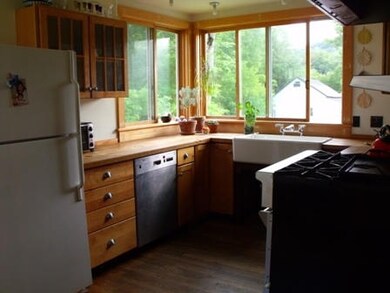15 Dresser Ave, Great Barrington, MA 01230 - photo 2