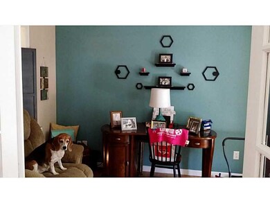 Living Room. Enjoy the quiet living room with crow