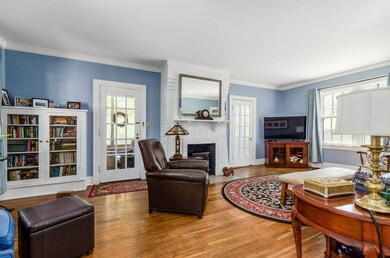 011_c2eb_L 1815 N Devon Rd029