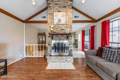 2-Living Room (2)