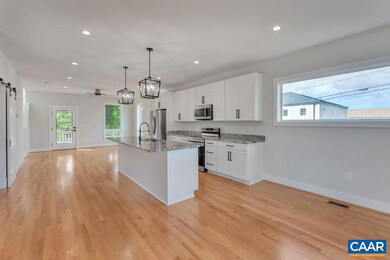 902 Forest St, Charlottesville, VA 22903 - photo 4