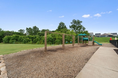 5-web-or-mls-Weathervane Loop-Lora Lynch