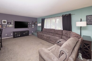 922 19th St, Bettendorf, IA 52722 - photo 3