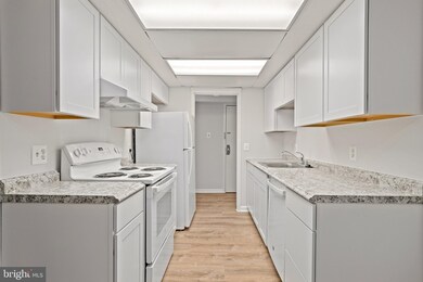 11654 Stoneview Square unit 2B, Reston, VA 20191 - photo 2