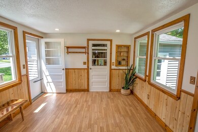 11 Moon St, Enfield, CT 06082 - photo 2