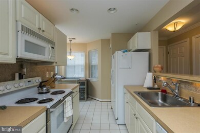 5842 Wyndham Cir unit 205, Columbia, MD 21044 - photo 4