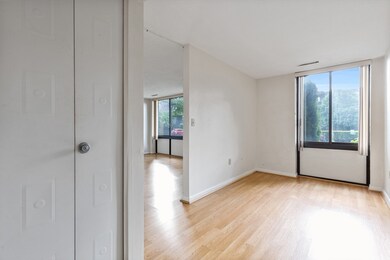 1006 Paradise Rd unit 1A, Swampscott, MA 01907 - photo 6