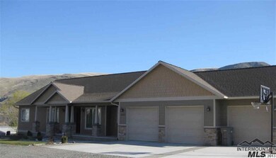1422 4th St, Asotin, WA 99402 - photo 2
