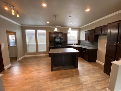 1130 SW Wild Iris-4