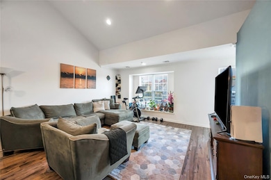 156 Ashley Ct, Central Islip, NY 11722 - photo 4