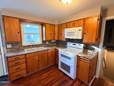 521 Berthold St, Berthold, ND 58718 - photo 5