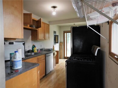 308 E 22nd St S, Newton, IA 50208 - photo 5