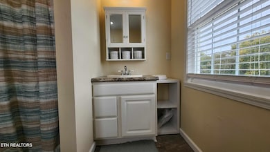 Suite B -- Bathroom 1A