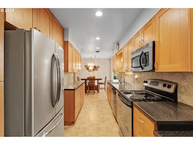 716 E 20th St, the Dalles, OR 97058 - photo 7