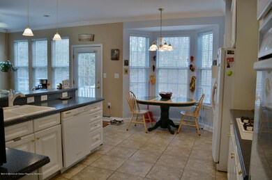 8 Devonshire Way 06 Kitchen (1600x1067)
