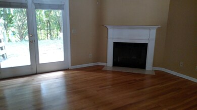 LIVING ROOM (2)